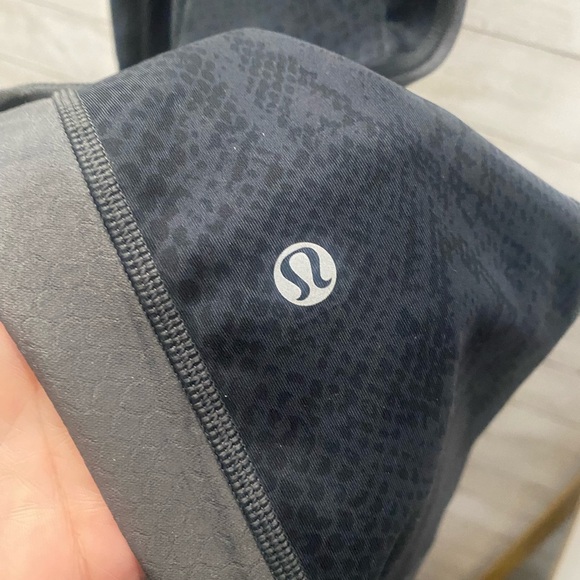 Lululemon Light Speed Tight Full-On Luxtreme
Desert Snake/Deep‎ Coal - Picture 6 of 12